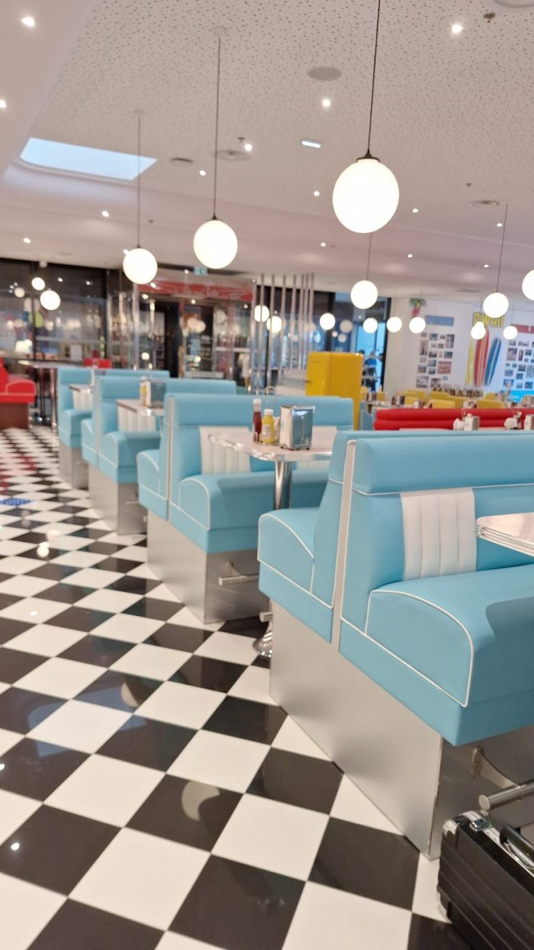 Holly_diner